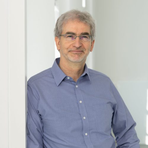 Portrait: Prof. Senhold Asseng_Lehrstuhl fuer Digital Agriculture, Geschaeftsfuehrender Direktor_World Agricultural Systems Center  Hans Eisenmann-Forum fuer Agrarwissenschaften_ Wissenschaftszentrum Weihenstephan; abgebildete Person: Prof. Senhold Asseng ; Ort: Fotostudioaufbau  der Technischen Universitaet Muenchen, Studitum WZW, Weihenstephaner Steig 16 , 85354 Freising; Datum: 24.03..2021; Copyright: Uli Benz / TUM;  Verwendung: Frei fuer Berichterstattung ueber die TU Muenchen unter Nennung des Copyrights / Free for use in reporting on TUM, with the copyright noted.